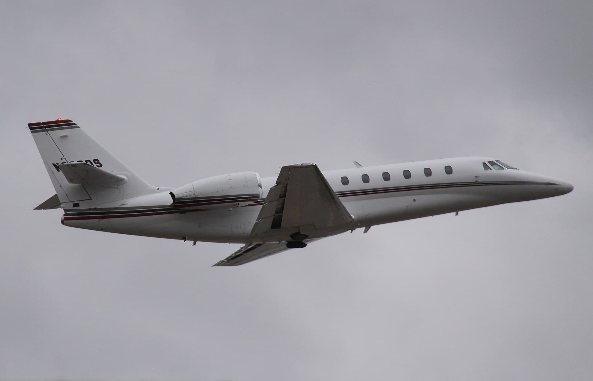 A Cessna Citation Sovereign business jet in NetJets' white and grey livery, registration N323QS, photographed at Louisville International Airport, Kentucky.